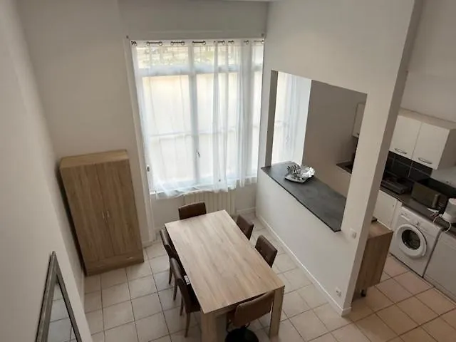Oullins T3 Cosy 70M2 - 6 Pers 2 Chambre - 2 Mezzanines Metro & Centre A Pied 0*,  France
